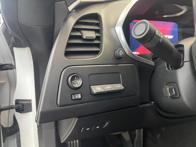 Chevrolet Corvette Vehicle Image 19