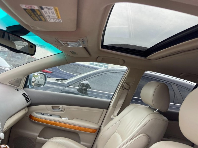 Lexus RX 350 Vehicle Full-screen Gallery Image 03
