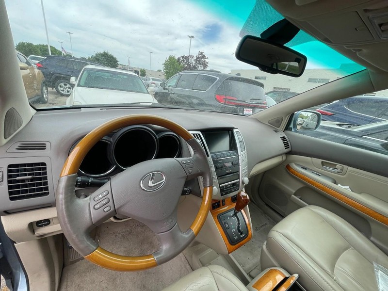 Lexus RX 350 Vehicle Full-screen Gallery Image 04