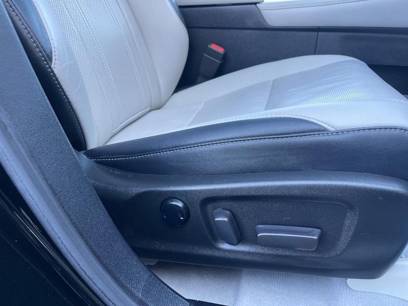 Lexus RX Vehicle Image 11
