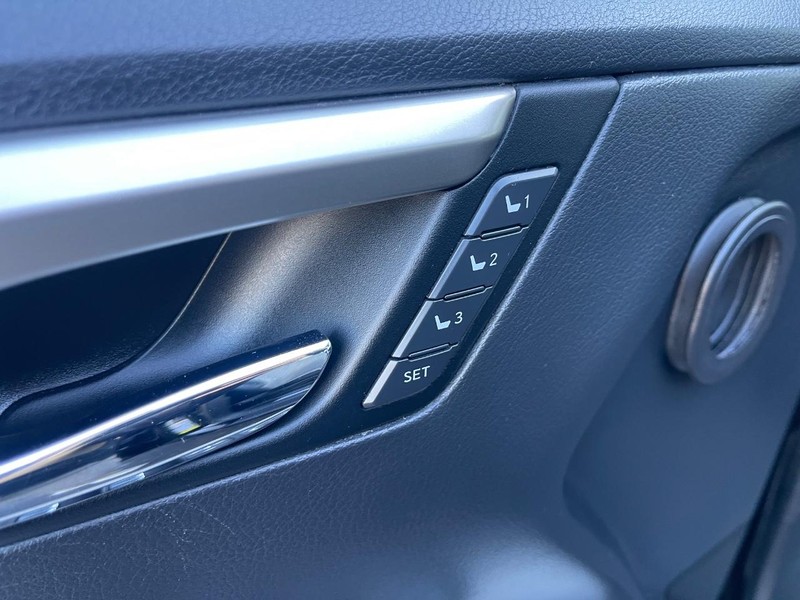 Lexus RX Vehicle Image 23