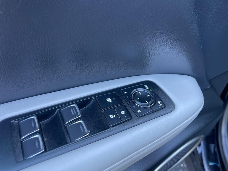 Lexus RX Vehicle Image 28