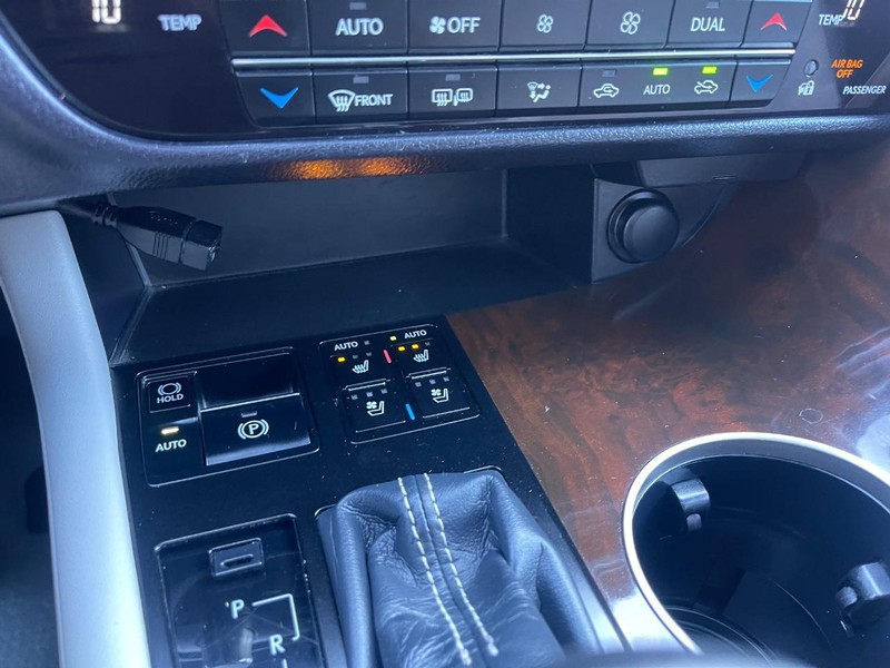 Lexus RX Vehicle Image 40