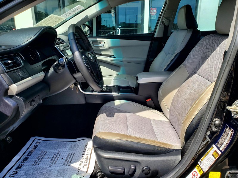 Toyota Camry Vehicle Image 12