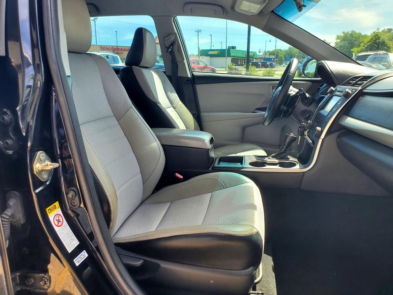 Toyota Camry Vehicle Image 13