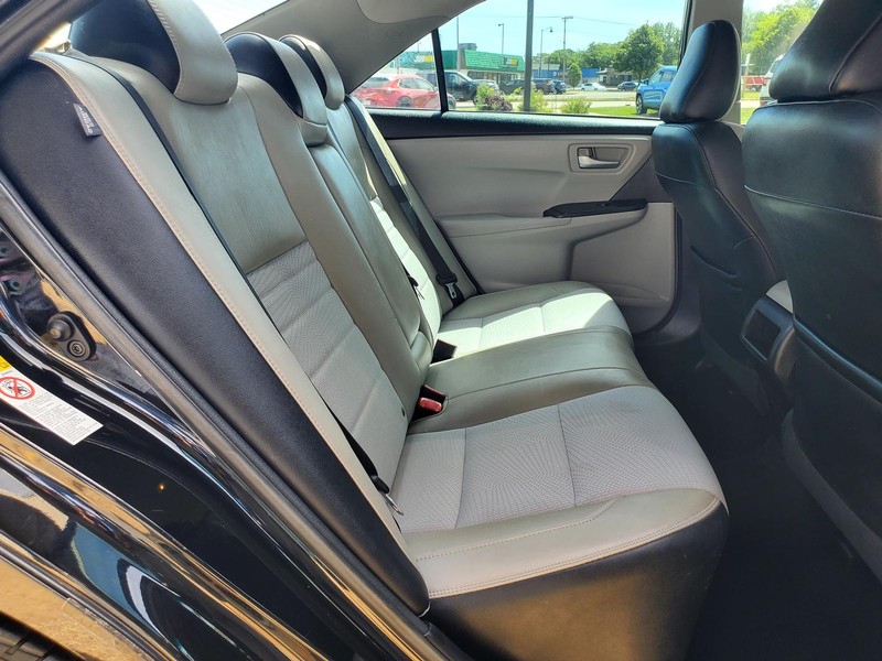 Toyota Camry Vehicle Image 14