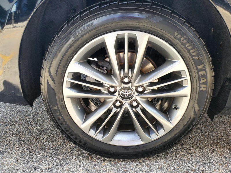 Toyota Camry Vehicle Image 16