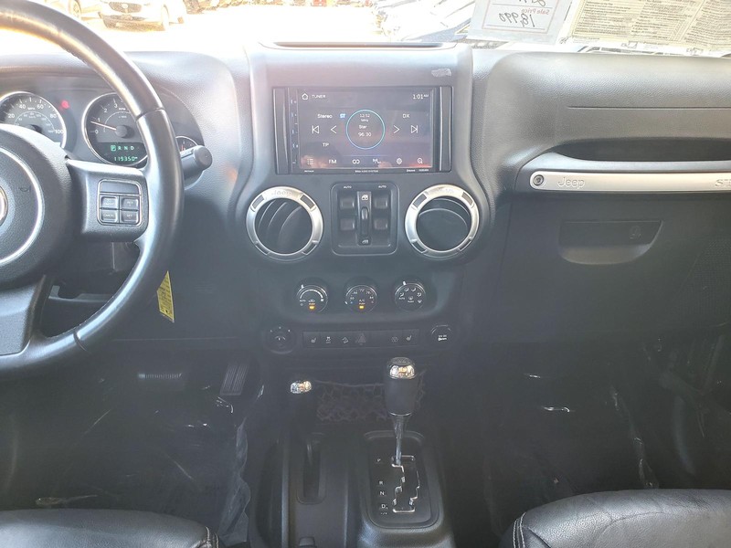 Jeep Wrangler Unlimited Vehicle Image 10