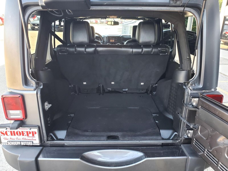 Jeep Wrangler Unlimited Vehicle Image 16