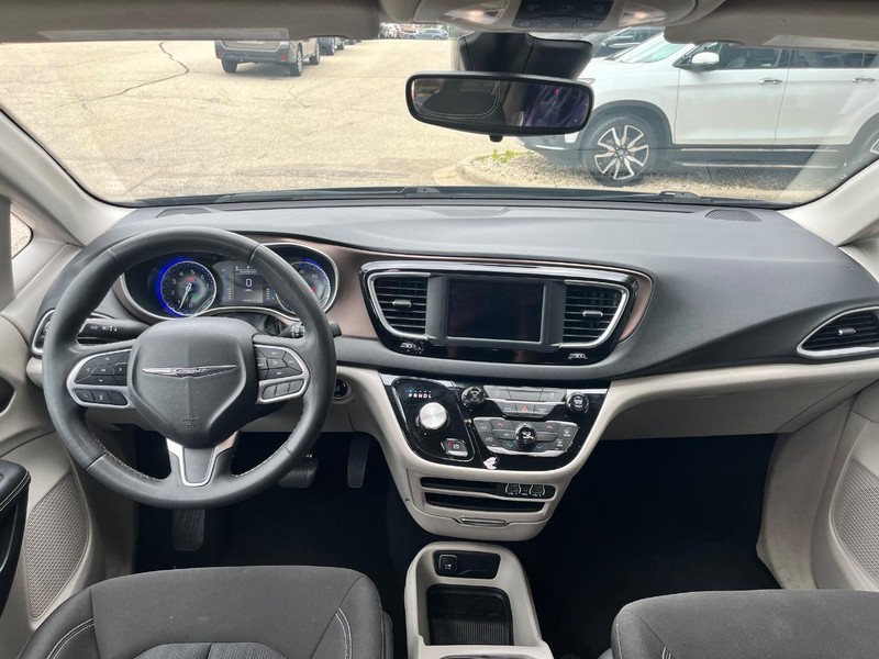 Chrysler Voyager Vehicle Image 09