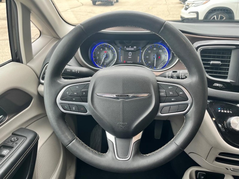 Chrysler Voyager Vehicle Image 11