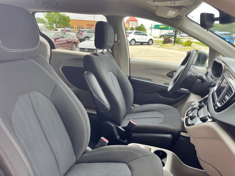 Chrysler Voyager Vehicle Image 14
