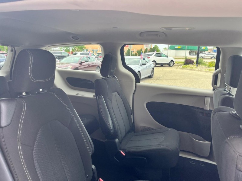 Chrysler Voyager Vehicle Image 15