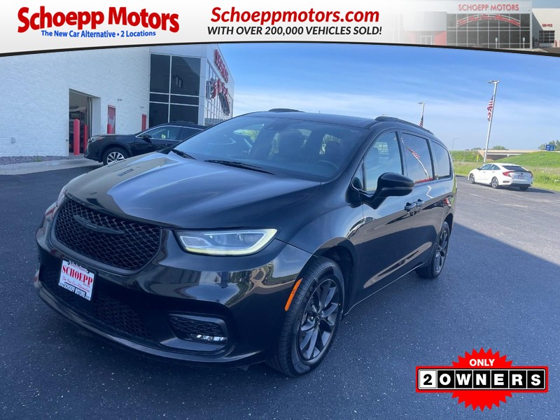 2021 Chrysler Pacifica Limited's photo
