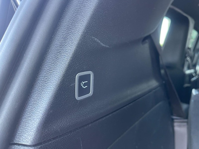 Chrysler Pacifica Vehicle Image 18