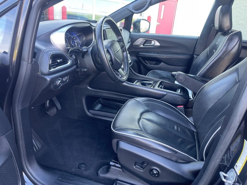 Chrysler Pacifica Vehicle Image 20