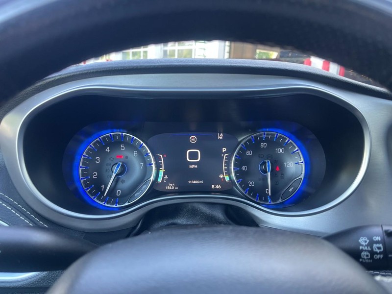Chrysler Pacifica Vehicle Image 28