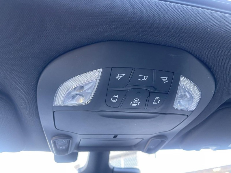 Chrysler Pacifica Vehicle Image 34