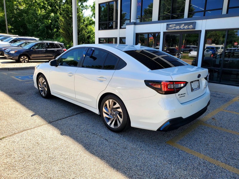 Subaru Legacy Vehicle Image 07