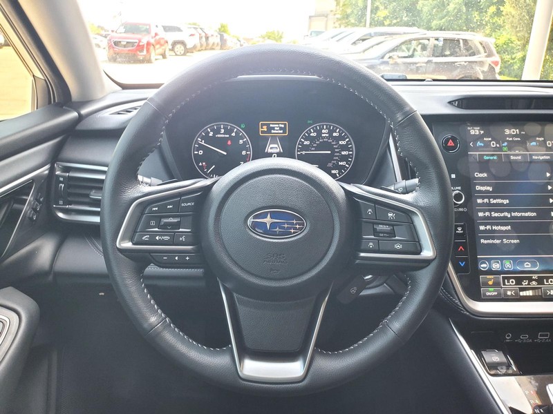 Subaru Legacy Vehicle Image 09