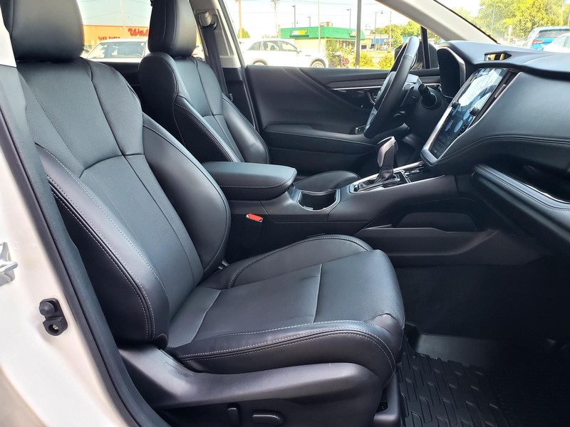 Subaru Legacy Vehicle Image 15