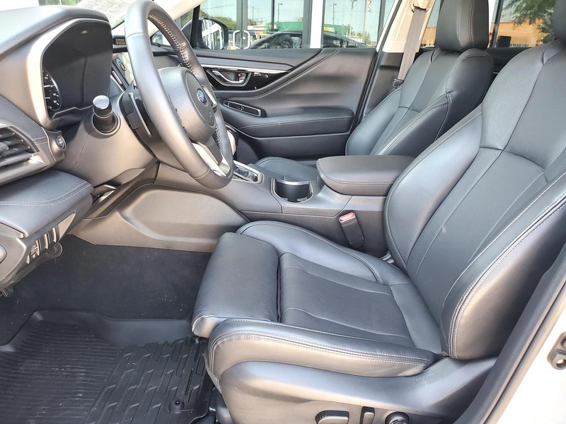 Subaru Legacy Vehicle Image 16
