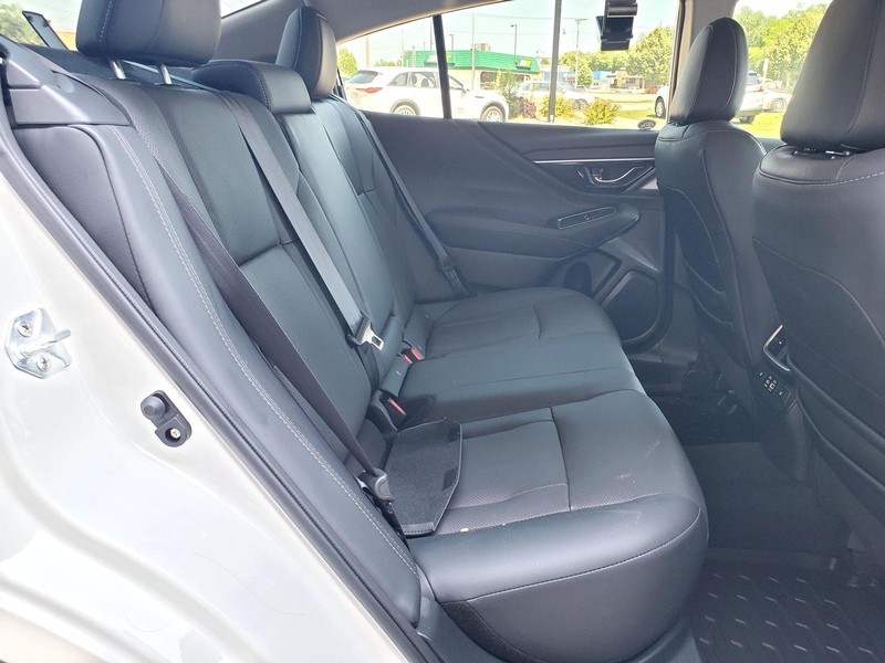 Subaru Legacy Vehicle Image 18