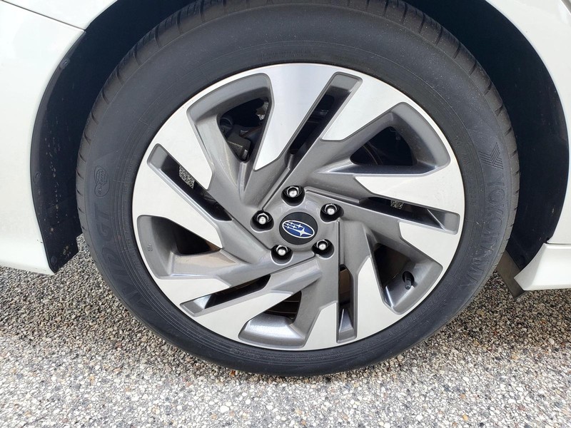 Subaru Legacy Vehicle Image 19