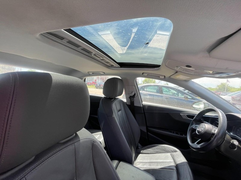Audi A4 Sedan Vehicle Full-screen Gallery Image 04