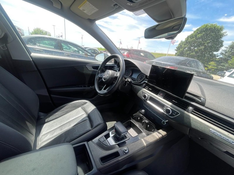 Audi A4 Sedan Vehicle Full-screen Gallery Image 05