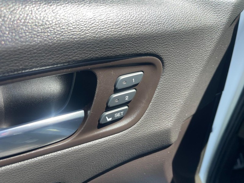 Acura MDX Vehicle Image 24