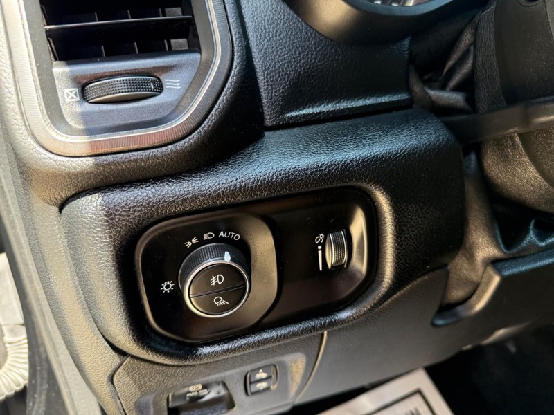 Ram 1500 Vehicle Image 18
