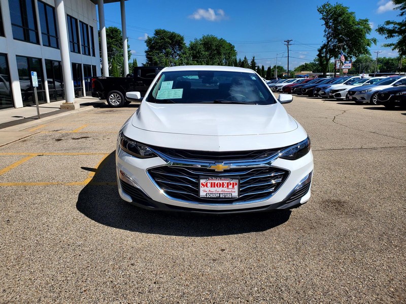 Chevrolet Malibu Vehicle Image 02