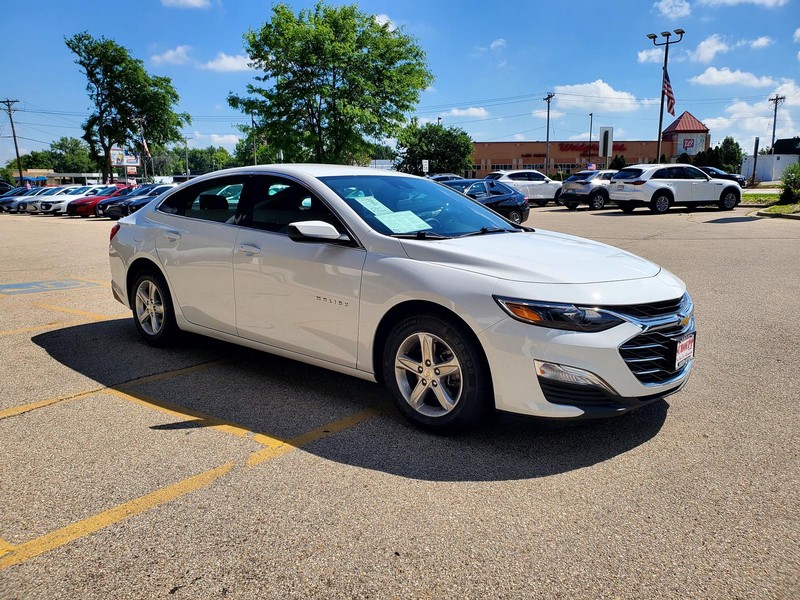 Chevrolet Malibu Vehicle Image 03