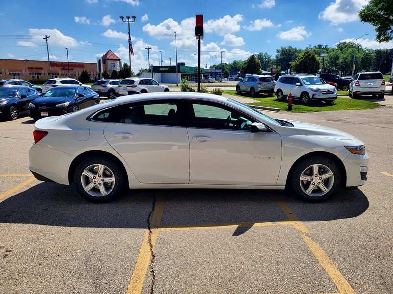 Chevrolet Malibu Vehicle Image 04