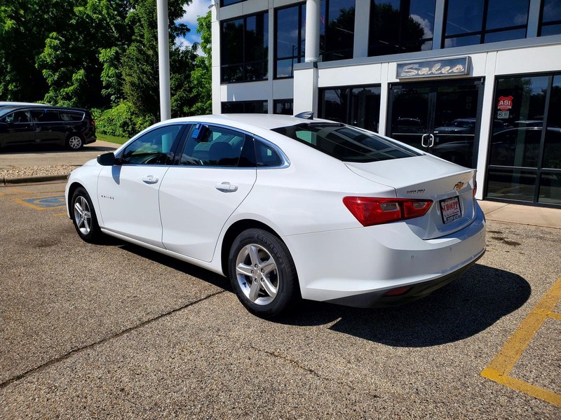 Chevrolet Malibu Vehicle Image 07