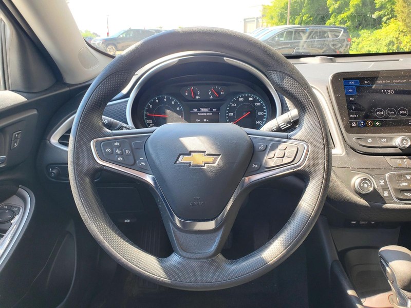 Chevrolet Malibu Vehicle Image 09