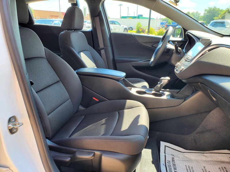 Chevrolet Malibu Vehicle Image 13