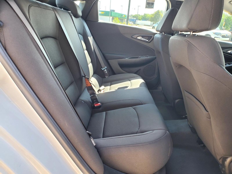 Chevrolet Malibu Vehicle Image 14