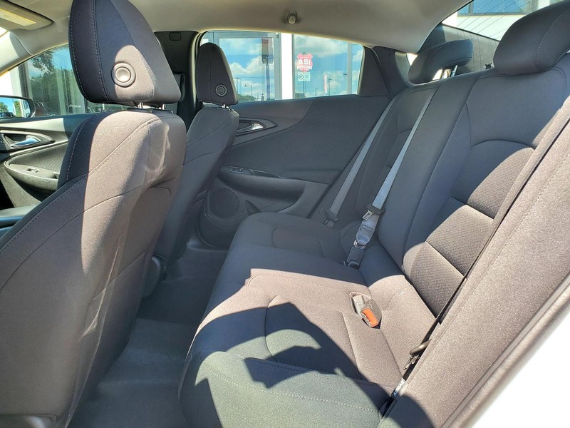 Chevrolet Malibu Vehicle Image 15