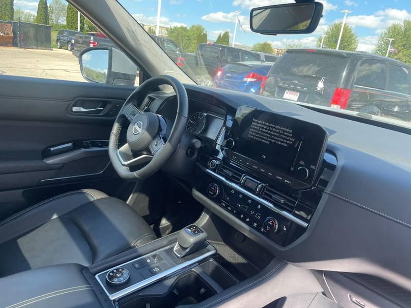 Nissan Pathfinder Vehicle Image 03