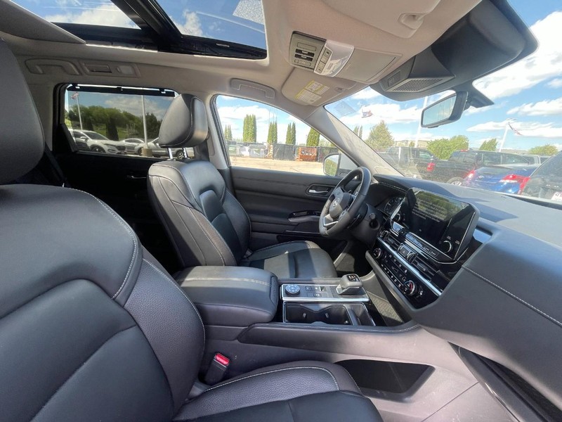 Nissan Pathfinder Vehicle Image 05