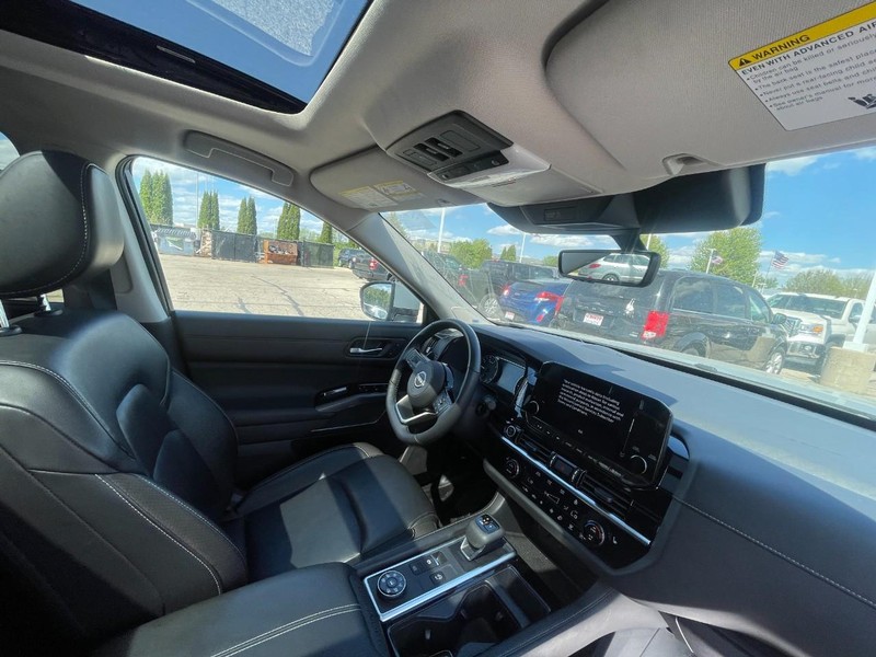 Nissan Pathfinder Vehicle Image 07