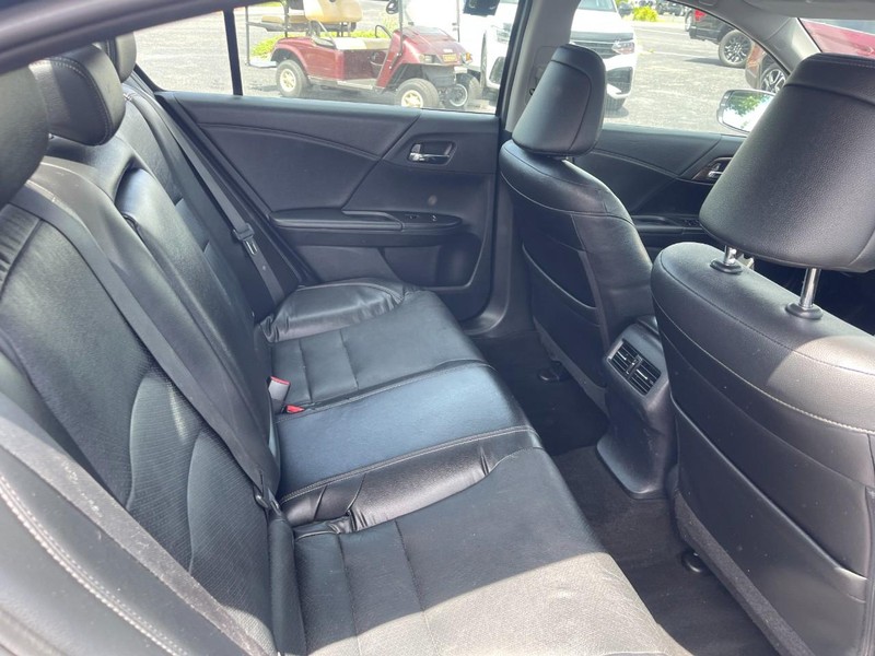 Honda Accord Sedan Vehicle Image 11