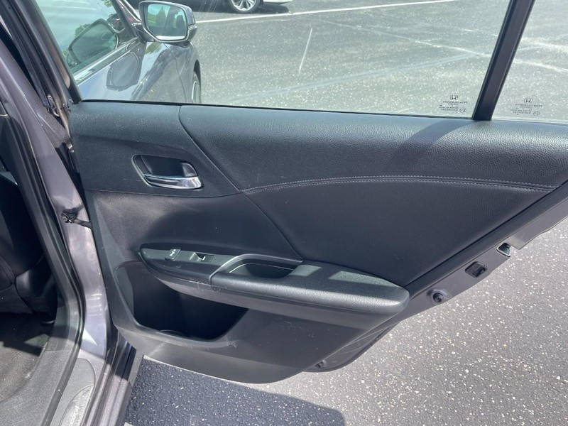 Honda Accord Sedan Vehicle Image 12