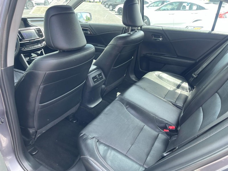 Honda Accord Sedan Vehicle Image 14