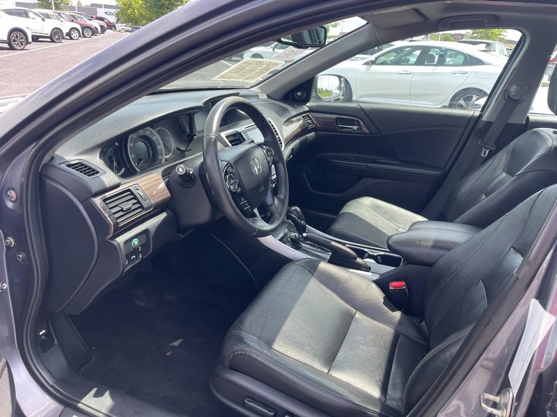 Honda Accord Sedan Vehicle Image 16