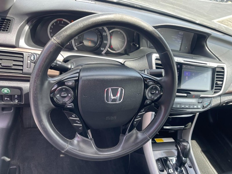 Honda Accord Sedan Vehicle Image 20