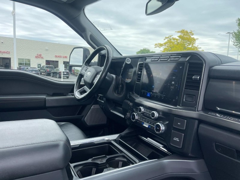 Ford Super Duty F-250 SRW Vehicle Image 02