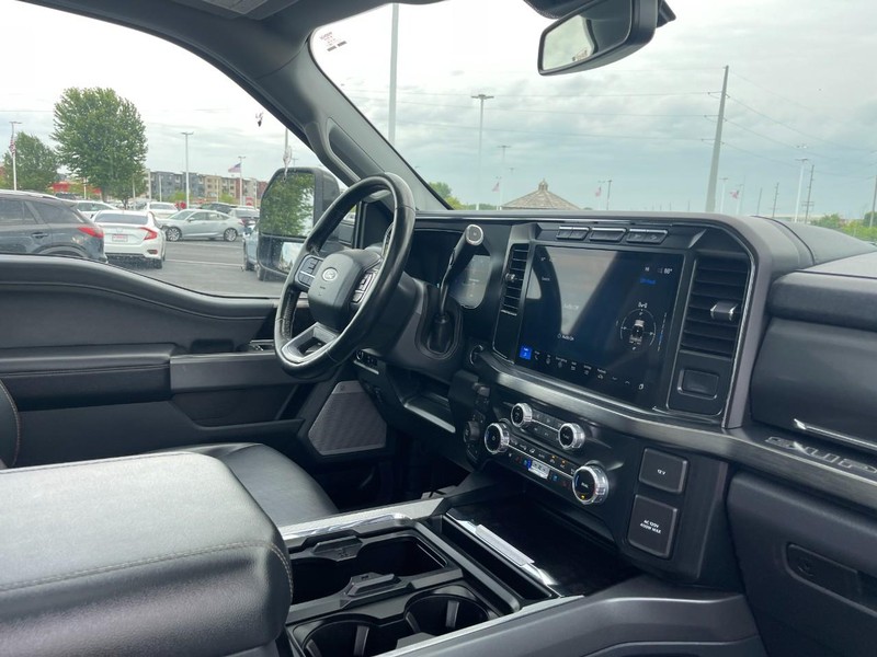 Ford Super Duty F-250 SRW Vehicle Image 09